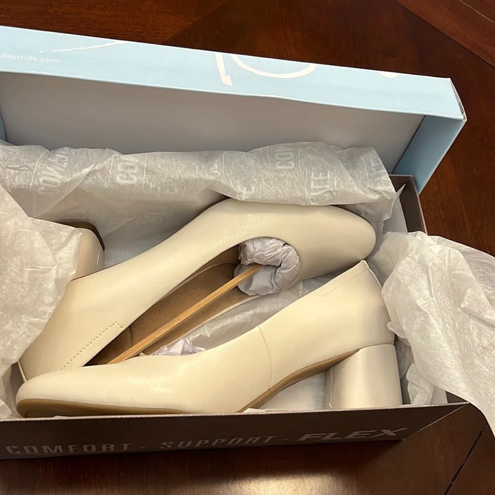 NIB Naturalizer Life Stride Velocity 2.0 Josie Block Heel Pump 8M